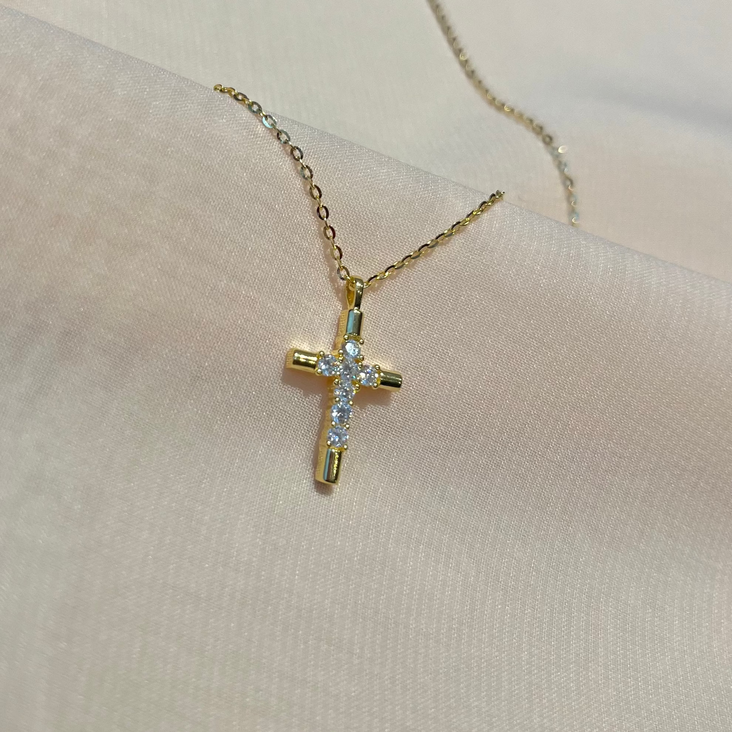 Colar Moissanite Cruz