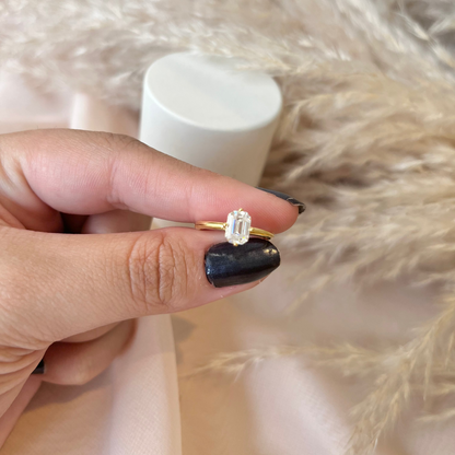 Anel Solitário Moissanite Emerald Cut