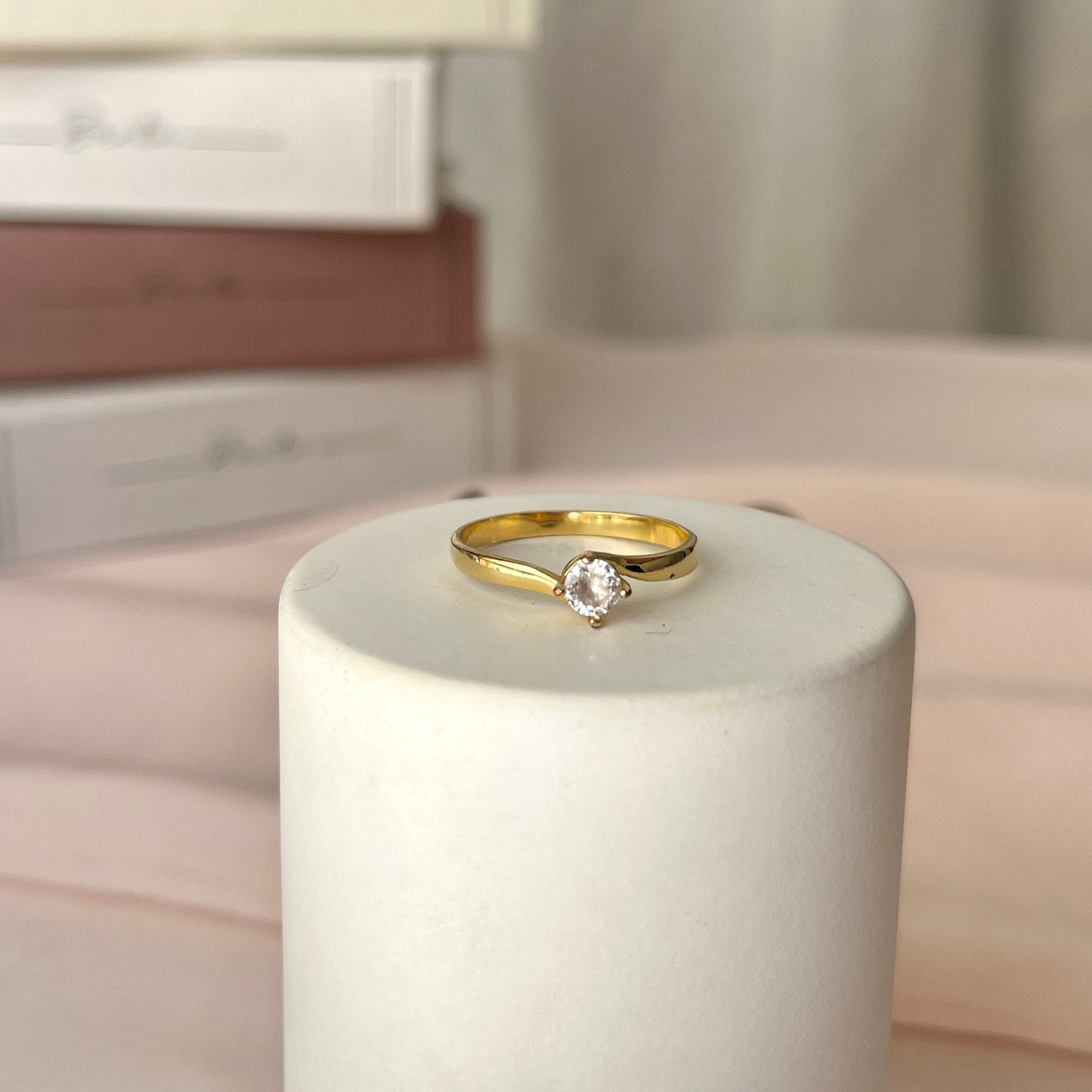 Anel Solitário Torcido 4 mm