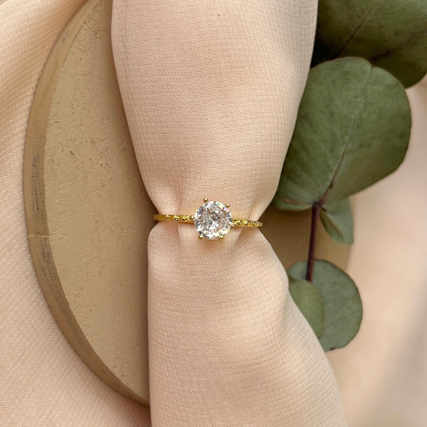 Anel Solitário 6 Garras Trabalhado