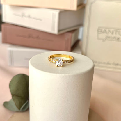 Anel Solitário 4 Garras Cravejado