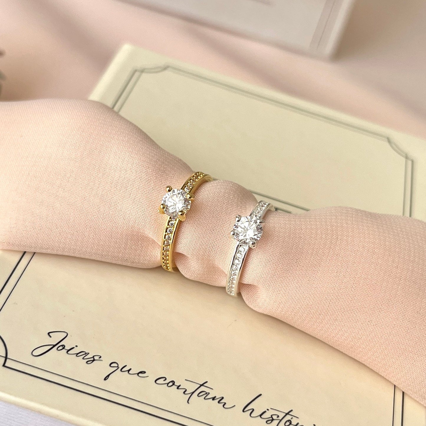 Anel Solitário 4 Garras Cravejado