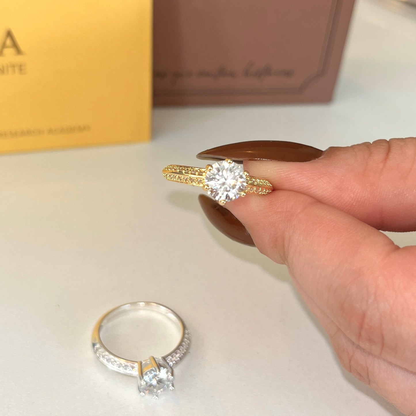 Anel Solitário Moissanite Diamond Cut Cravejado