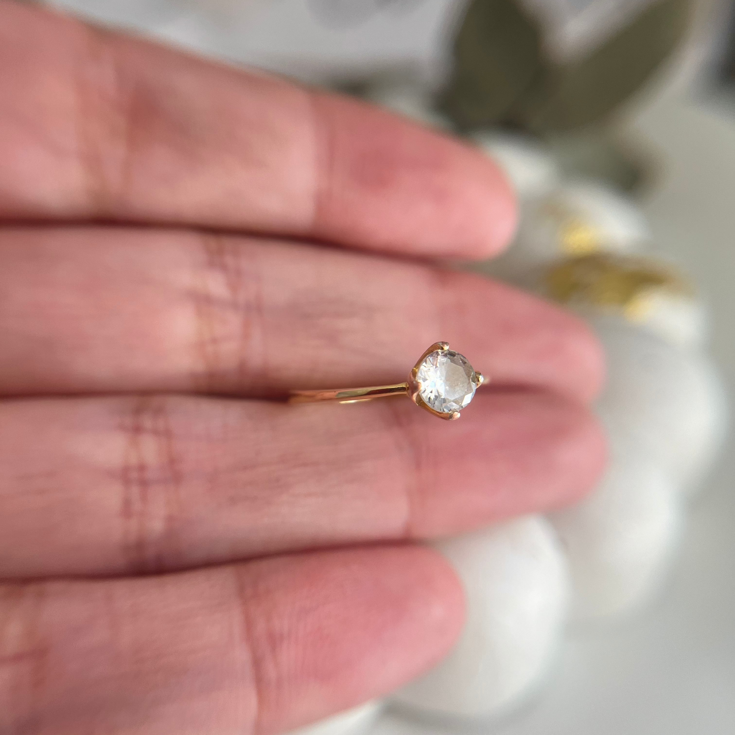 Anel Solitário 4 Garras Caixa Trabalhada
